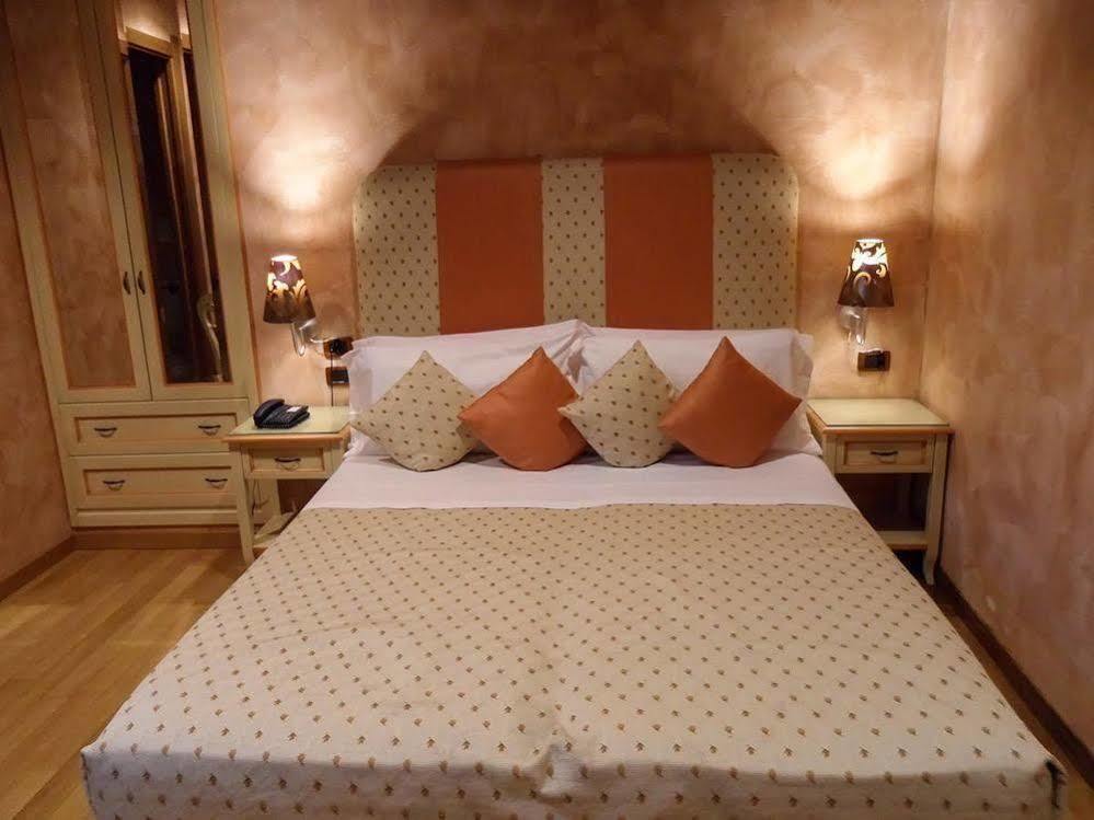 Condotti Rooms Rzym Zewnętrze zdjęcie