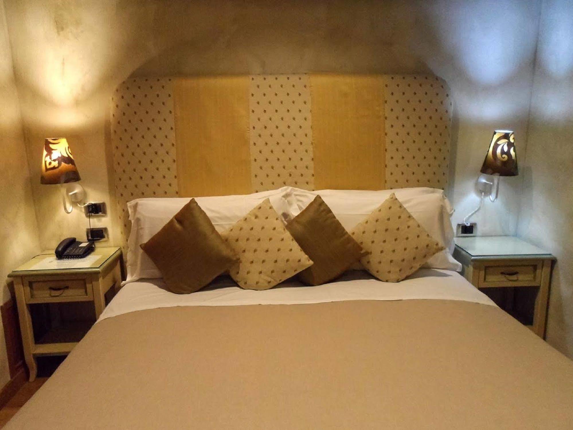 Condotti Rooms Rzym Zewnętrze zdjęcie