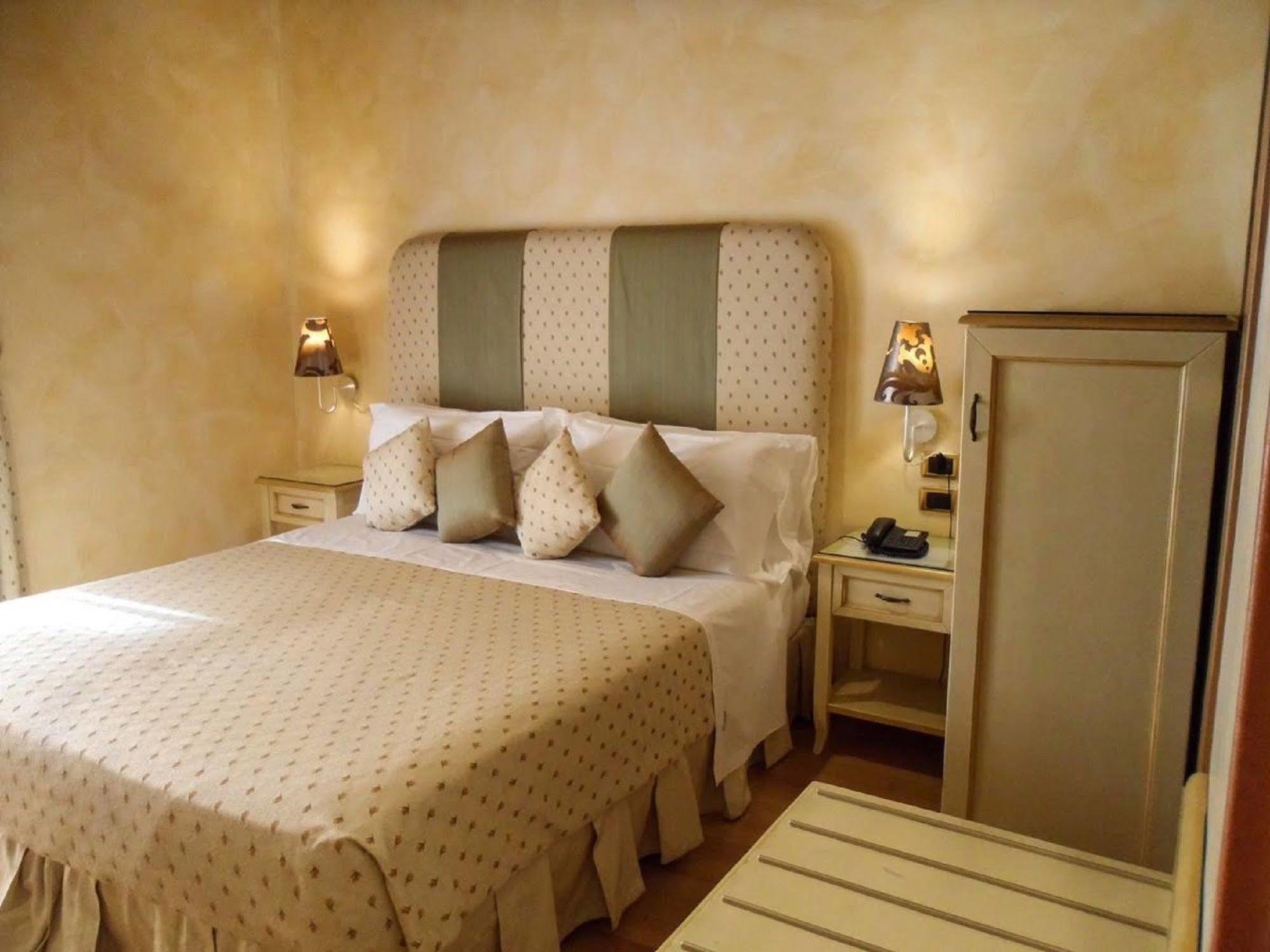 Condotti Rooms Rzym Zewnętrze zdjęcie