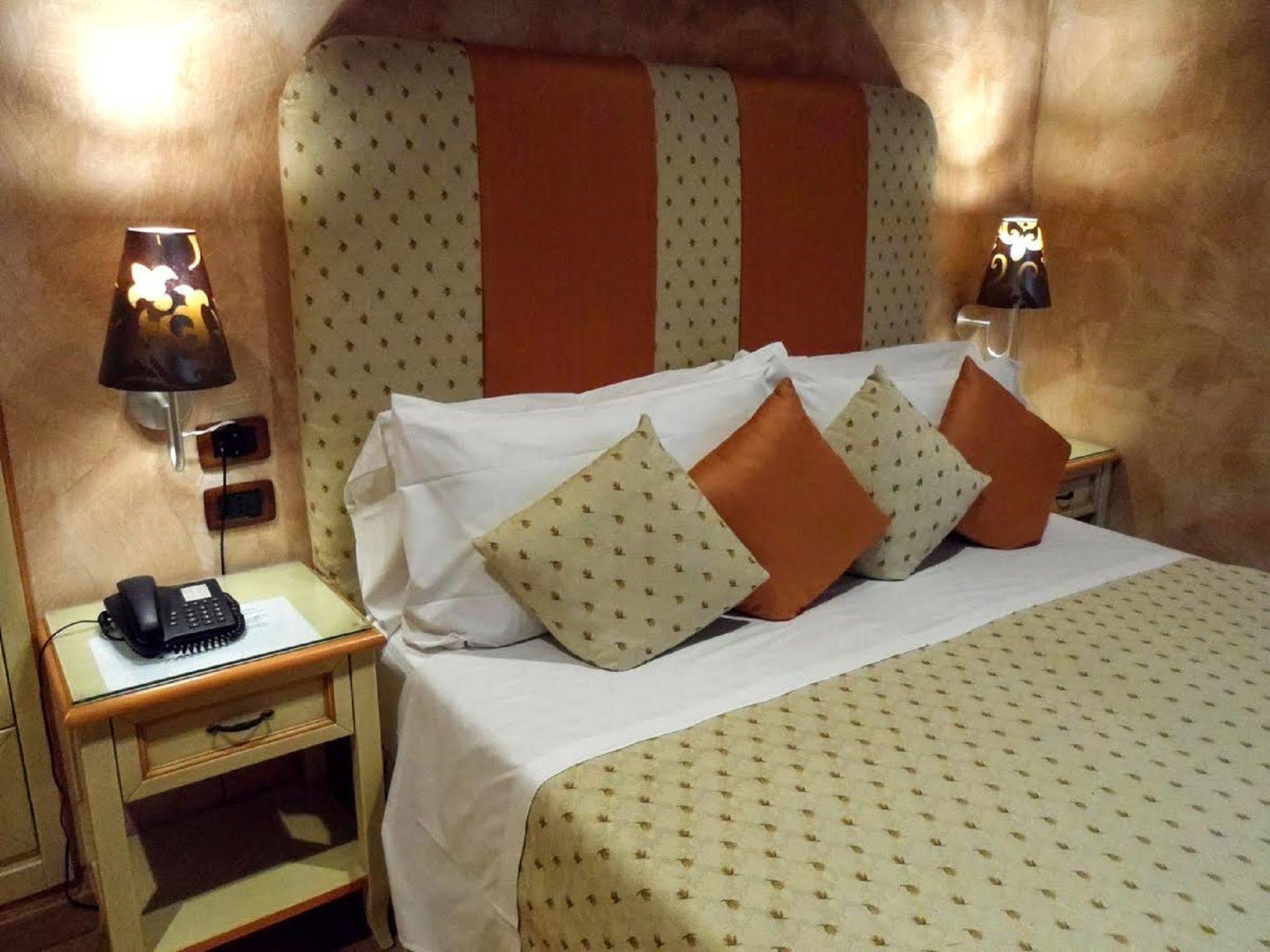 Condotti Rooms Rzym Zewnętrze zdjęcie