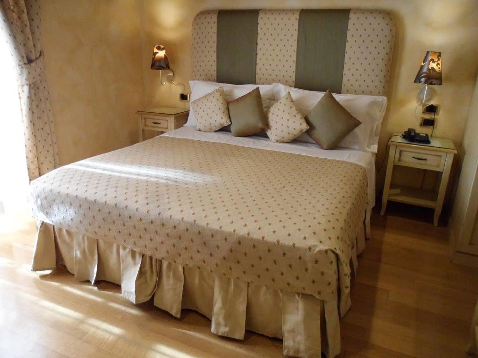 Condotti Rooms Rzym Zewnętrze zdjęcie
