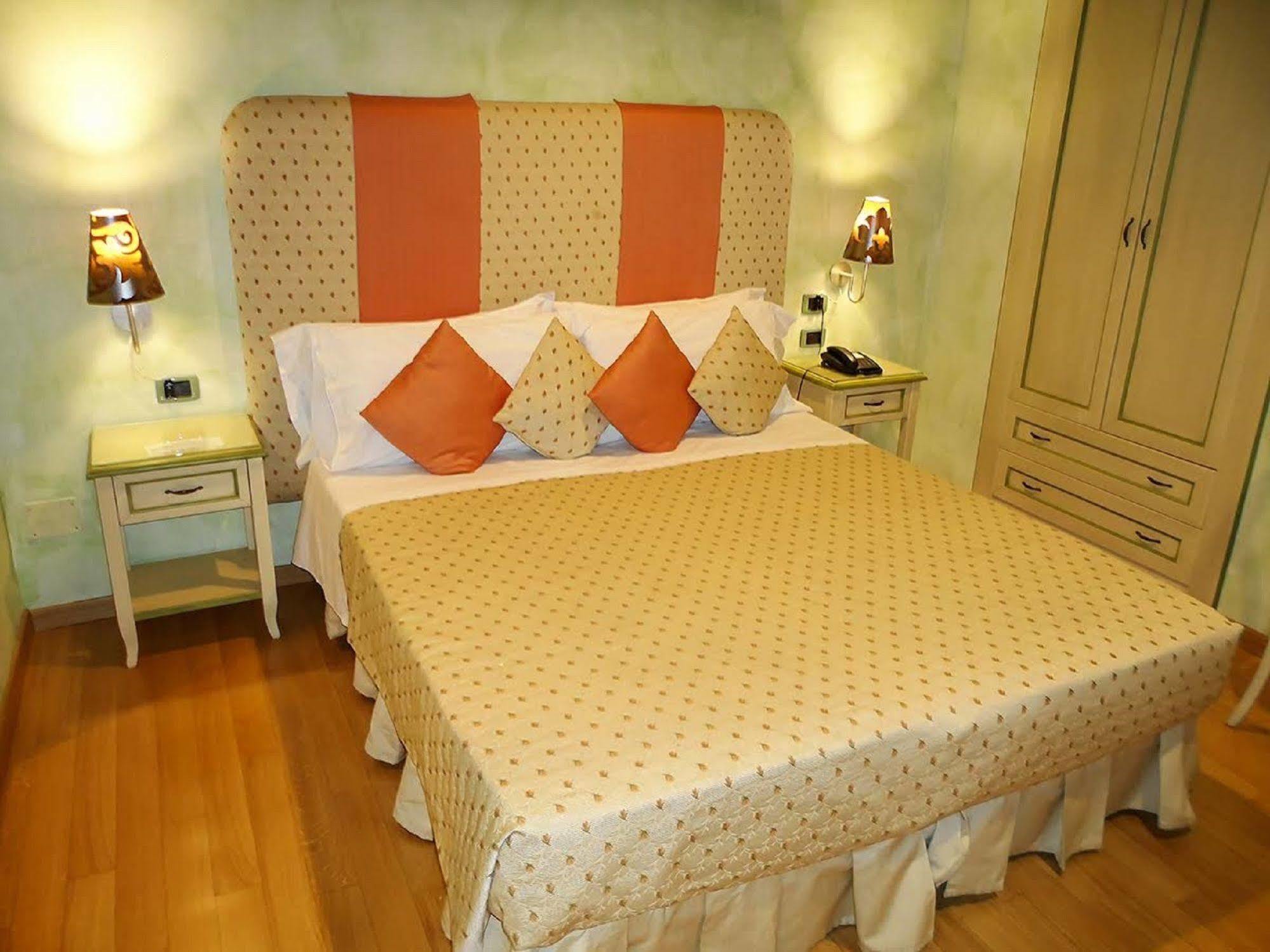 Condotti Rooms Rzym Zewnętrze zdjęcie
